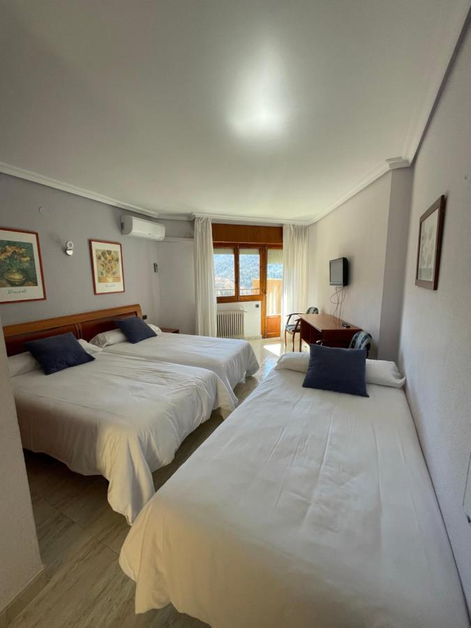 איינה Hotel Restaurante Felipe II (Adults Only) מראה חיצוני תמונה