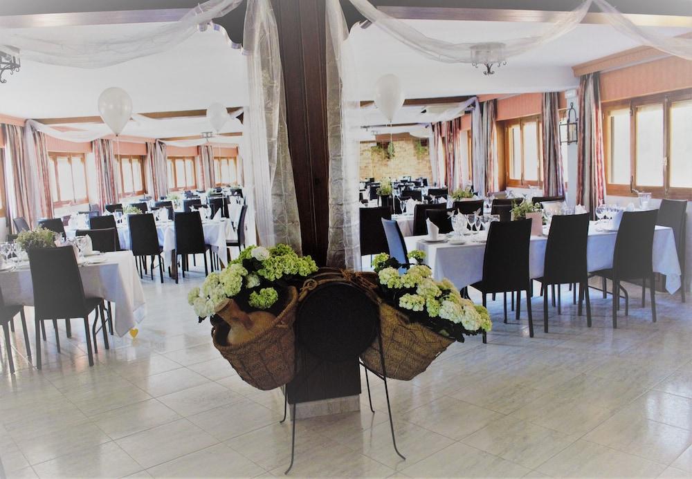 איינה Hotel Restaurante Felipe II (Adults Only) מראה חיצוני תמונה
